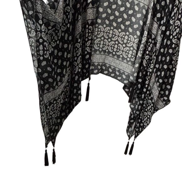 Selga one size black & white paisley tassel ruana open front - Picture 9 of 12